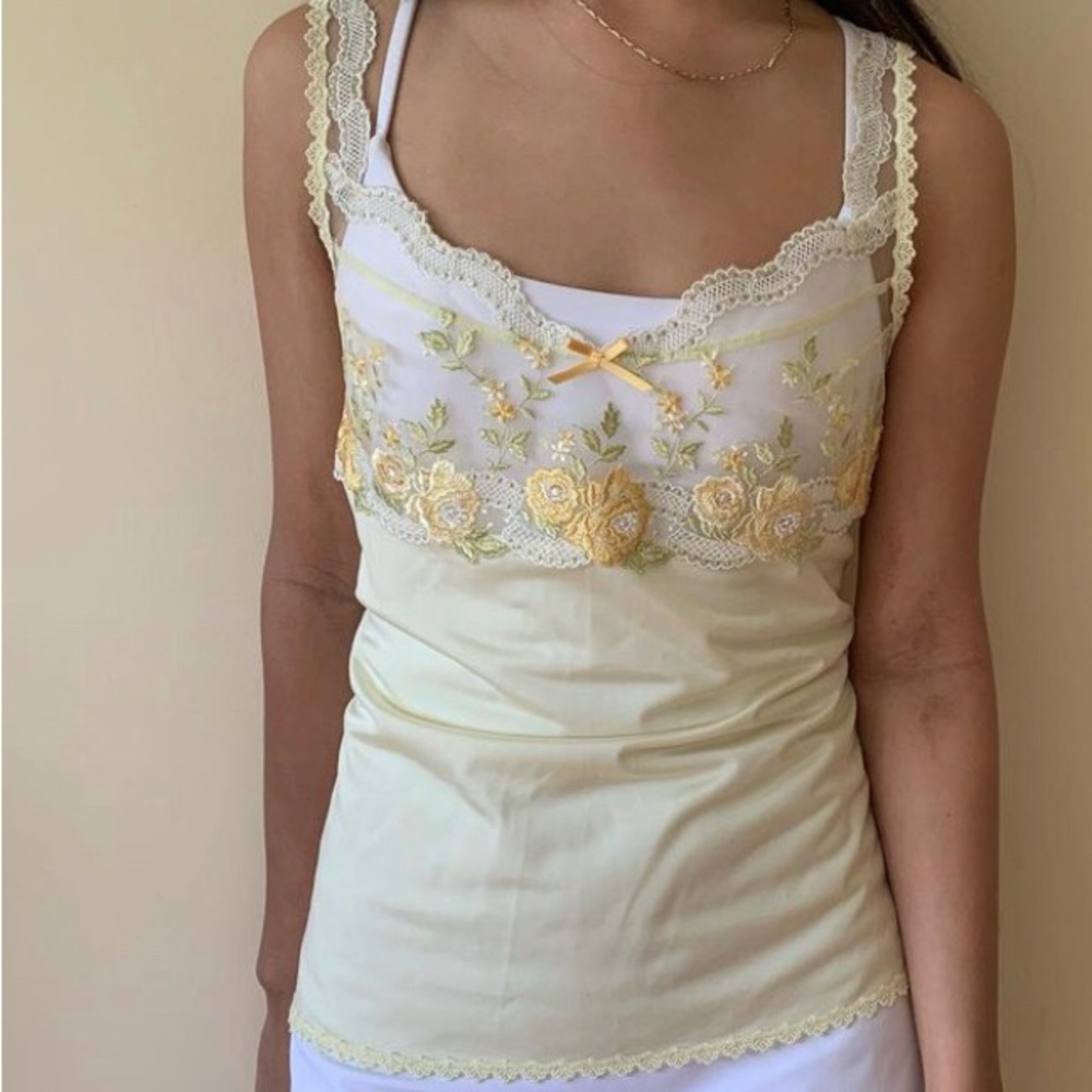 Yellow  vintage top 🩶